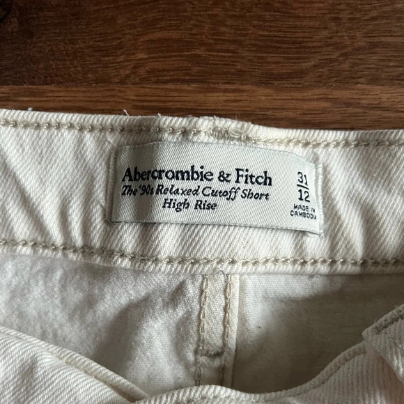 The 90s Relaxed Cut Off Short Criss Cross for Summer - Picture 2 of 7